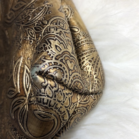 Gifted - Picture 15 of 17